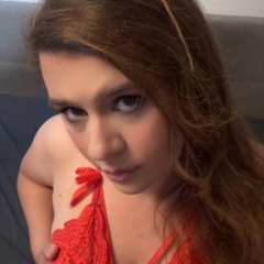 Hannah_curvy